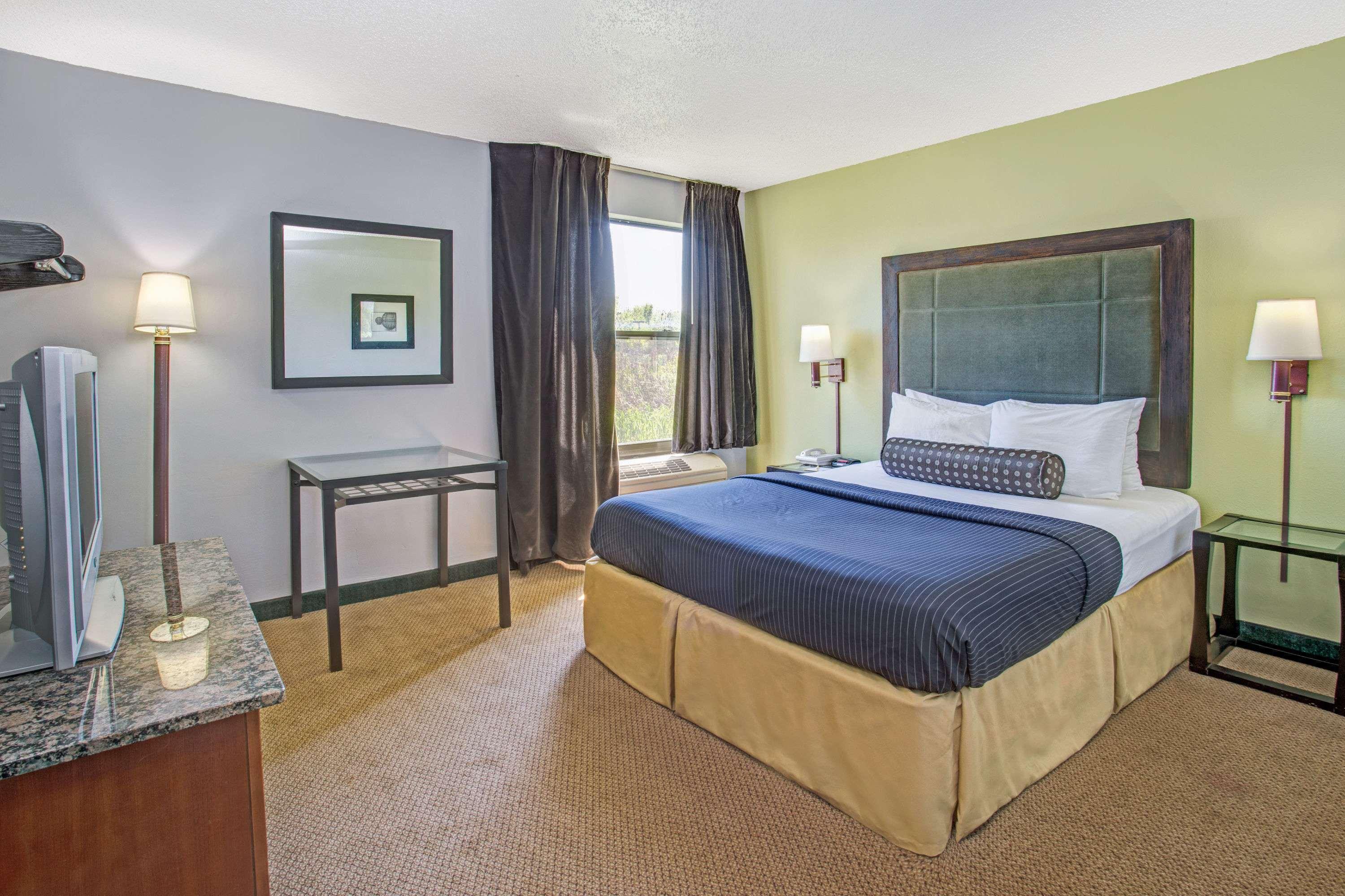 Days Inn By Wyndham Great Lakes Naval Base North Chicago Exteriör bild