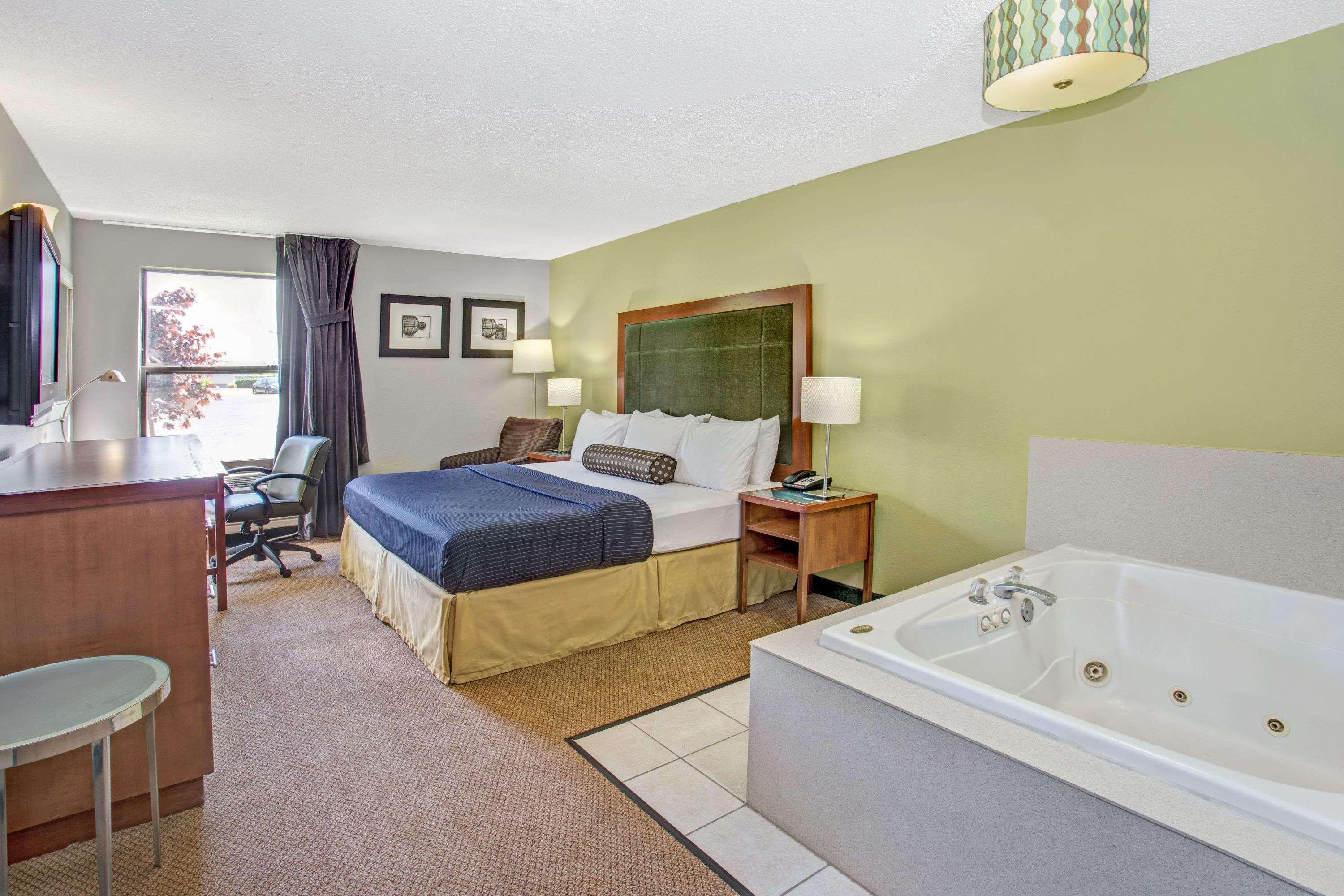 Days Inn By Wyndham Great Lakes Naval Base North Chicago Exteriör bild