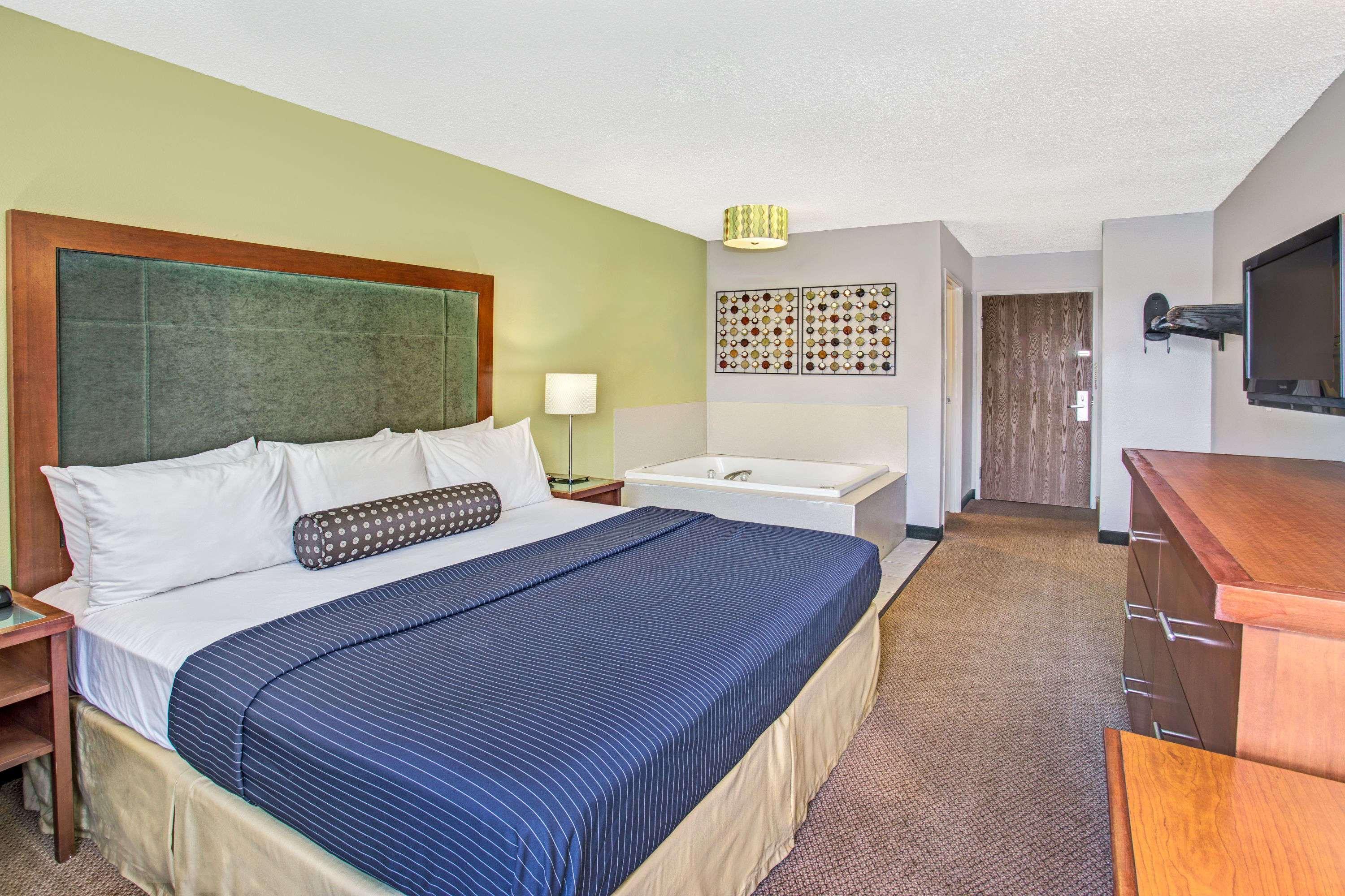 Days Inn By Wyndham Great Lakes Naval Base North Chicago Exteriör bild